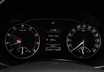 Подержанный автомобиль Skoda Octavia Liftback 2013 года (13 фото)