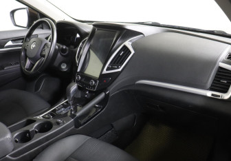 Подержанный автомобиль DongFeng AX7 2018 года (6 фото)