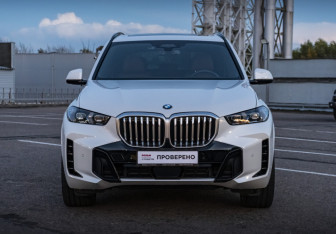Подержанный автомобиль BMW X5 2023 года (2 фото)