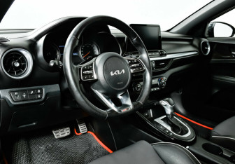 Подержанный автомобиль Kia Cerato Sedan 2021 года (11 фото)