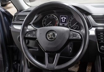 Подержанный автомобиль Skoda Superb Liftback 2019 года (17 фото)