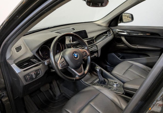 Подержанный автомобиль BMW X1 2018 года (16 фото)