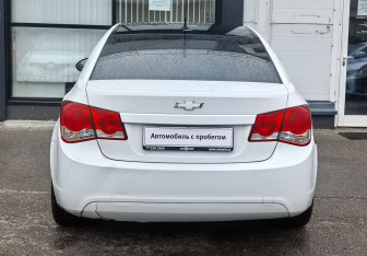 Подержанный автомобиль Chevrolet Cruze Sedan 2012 года (6 фото)