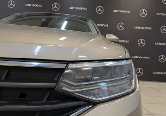 Подержанный автомобиль Volkswagen Tiguan 2021 года (23 фото)