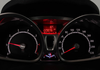 Подержанный автомобиль Ford Fiesta Hatchback 2012 года (11 фото)