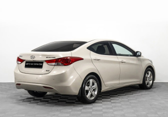 Подержанный автомобиль Hyundai Elantra Sedan 2012 года (4 фото)