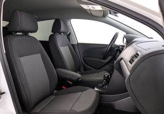 Подержанный автомобиль Volkswagen Polo Sedan 2016 года (24 фото)