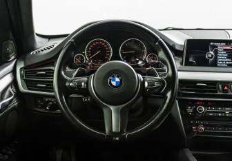 Подержанный автомобиль BMW X5 2016 года (12 фото)