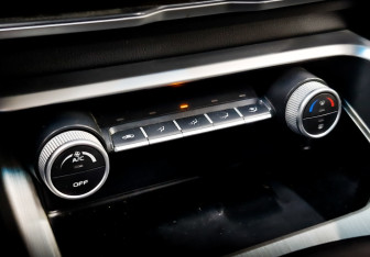 Подержанный автомобиль Geely Coolray 2022 года (27 фото)