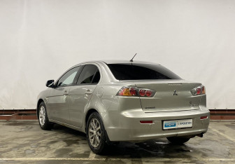 Подержанный автомобиль Mitsubishi Lancer Sedan 2012 года (7 фото)