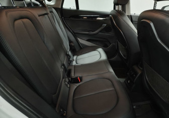Подержанный автомобиль BMW X1 2017 года (11 фото)