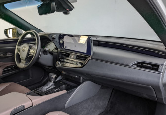 Подержанный автомобиль Lexus ES 2023 года (15 фото)