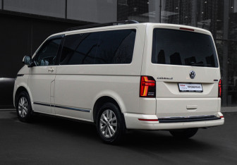 Подержанный автомобиль Volkswagen Caravelle 2021 года (7 фото)