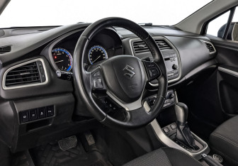 Подержанный автомобиль Suzuki SX4 Hatchback 2014 года (15 фото)