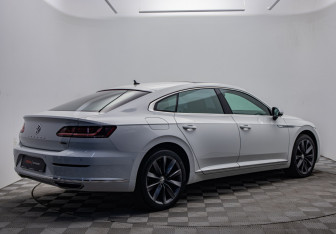 Подержанный автомобиль Volkswagen Arteon 2020 года (5 фото)