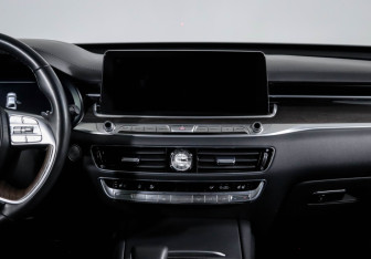 Подержанный автомобиль Kia K900 2019 года (13 фото)