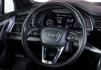Подержанный автомобиль Audi Q7 2021 года (14 фото)