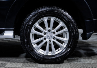 Подержанный автомобиль Mitsubishi Pajero 2012 года (15 фото)