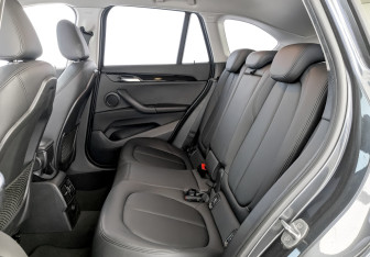 Подержанный автомобиль BMW X1 2016 года (12 фото)