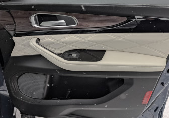 Подержанный автомобиль Exeed VX 2022 года (25 фото)