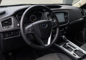Подержанный автомобиль Geely Emgrand X7 2019 года (10 фото)