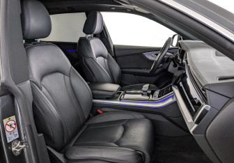 Подержанный автомобиль Audi Q8 2021 года (24 фото)