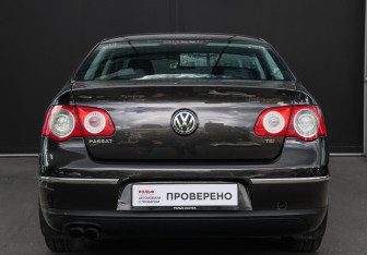Подержанный автомобиль Volkswagen Passat Sedan 2008 года (5 фото)