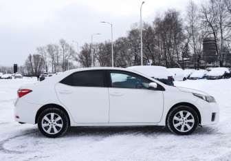 Подержанный автомобиль Toyota Corolla Sedan 2013 года (4 фото)