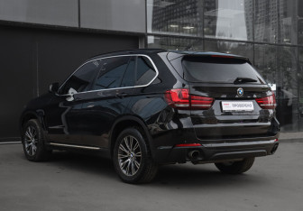 Подержанный автомобиль BMW X5 2016 года (7 фото)