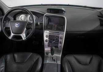 Подержанный автомобиль Volvo XC60 2010 года (10 фото)