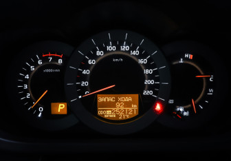 Подержанный автомобиль Toyota RAV4 2011 года (16 фото)