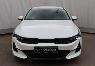 Подержанный автомобиль Kia K5 2021 года (2 фото)