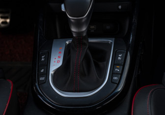 Подержанный автомобиль Kia K3 Hatchback 2021 года (17 фото)