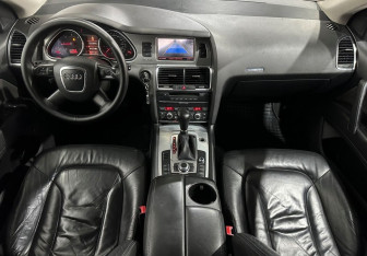 Подержанный автомобиль Audi Q7 2007 года (10 фото)