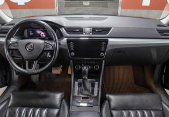 Подержанный автомобиль Skoda Superb Liftback 2018 года (14 фото)