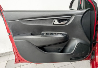 Подержанный автомобиль Kia Rio Sedan 2021 года (19 фото)