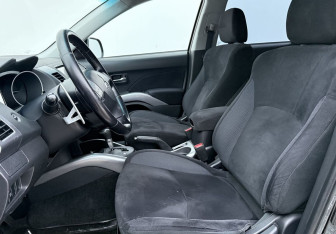 Подержанный автомобиль Mitsubishi Outlander 2008 года (10 фото)