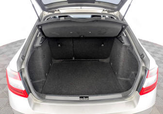 Подержанный автомобиль Skoda Octavia Liftback 2019 года (10 фото)