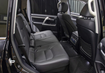 Подержанный автомобиль Toyota Land Cruiser Suv 2019 года (12 фото)