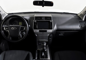 Подержанный автомобиль Toyota Land Cruiser Prado 2019 года (11 фото)