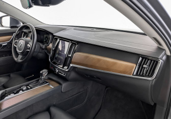 Подержанный автомобиль Volvo S90 2019 года (11 фото)
