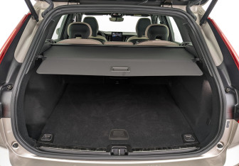Новый Volvo XC60 2025 (8 фото)