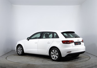 Подержанный автомобиль Audi A3 Hatchback 2016 года (7 фото)