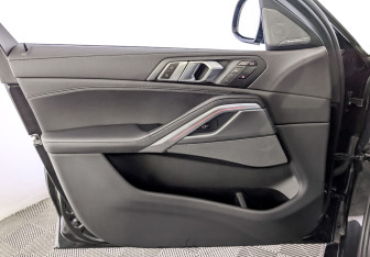 Подержанный автомобиль BMW X6 2021 года (19 фото)