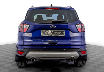 Подержанный автомобиль Ford Kuga 2017 года (6 фото)