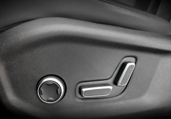 Подержанный автомобиль Geely Monjaro 2024 года (21 фото)