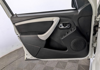 Подержанный автомобиль Nissan Terrano 2021 года (19 фото)