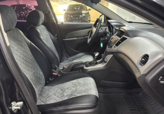 Подержанный автомобиль Chevrolet Cruze Hatchback 2012 года (10 фото)