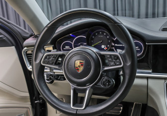 Подержанный автомобиль Porsche Panamera Wagon 2019 года (18 фото)