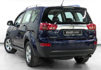 Подержанный автомобиль Peugeot 4007 2011 года (7 фото)